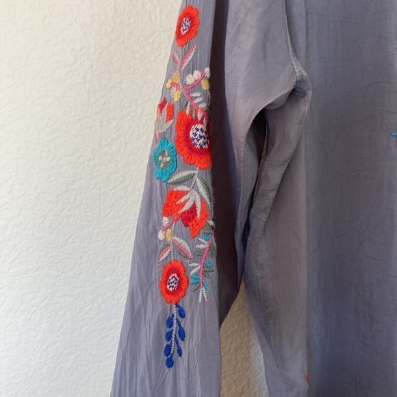 Johnny Was silk embroidered blouse women’s medium grey long sleeve button down - Picture 4 of 12